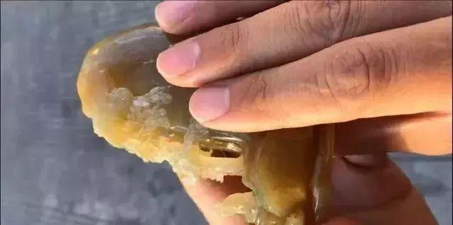 翡翠里的黄翡是什么意思,缅甸翡翠黄翡原石价格-第9张图片-翡翠网 翡翠里的黄翡是什么意思,缅甸翡翠黄翡原石价格-第9张图片-翡翠网