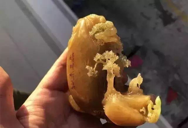 翡翠里的黄翡是什么意思,缅甸翡翠黄翡原石价格-第10张图片-翡翠网 翡翠里的黄翡是什么意思,缅甸翡翠黄翡原石价格-第10张图片-翡翠网