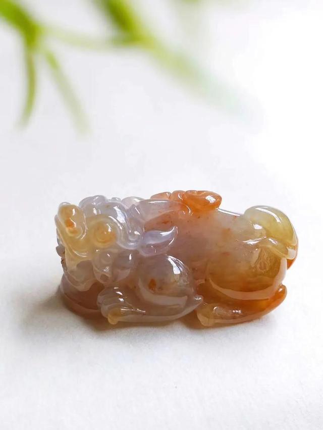 翡翠杂质与洒金,洒金翡翠知识-第3张图片-翡翠网 翡翠杂质与洒金,洒金翡翠知识-第3张图片-翡翠网