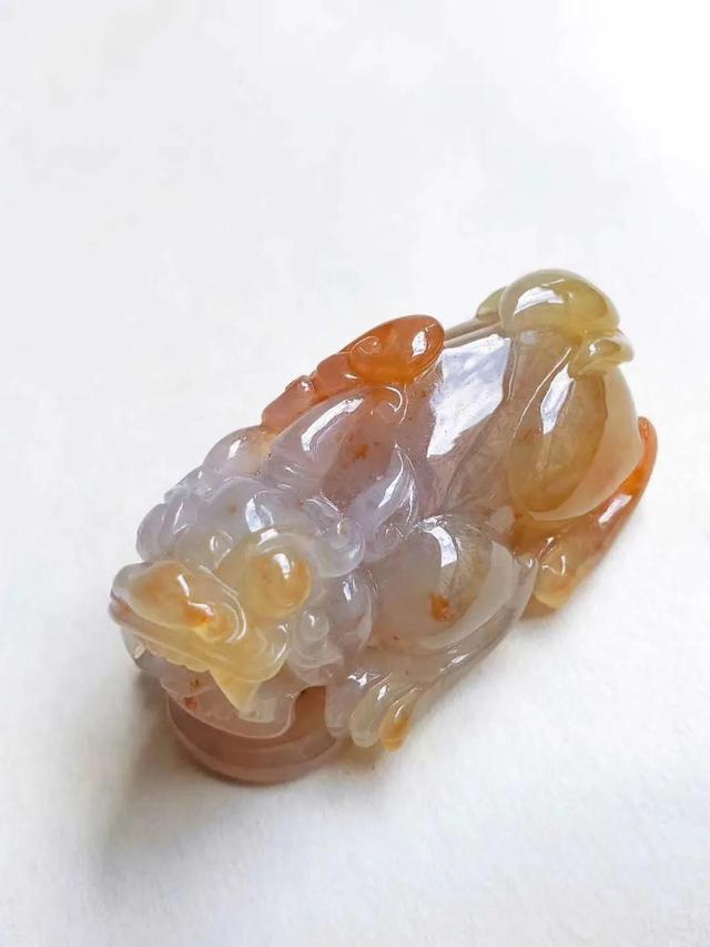 翡翠杂质与洒金,洒金翡翠知识-第4张图片-翡翠网 翡翠杂质与洒金,洒金翡翠知识-第4张图片-翡翠网