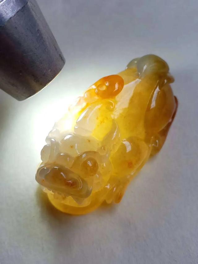 翡翠杂质与洒金,洒金翡翠知识-第7张图片-翡翠网 翡翠杂质与洒金,洒金翡翠知识-第7张图片-翡翠网