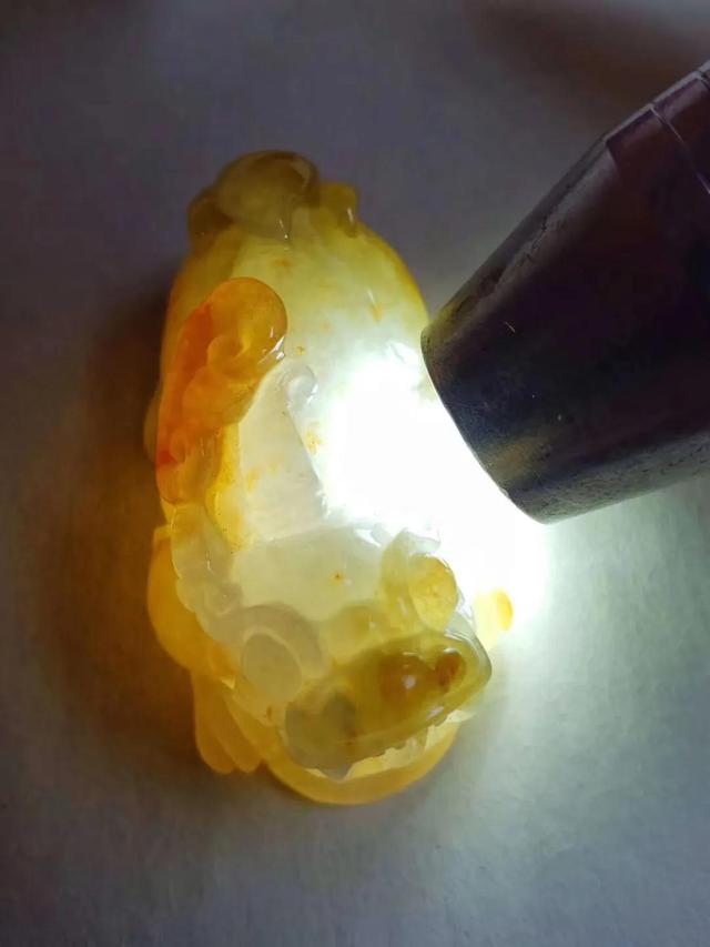 翡翠杂质与洒金,洒金翡翠知识-第8张图片-翡翠网 翡翠杂质与洒金,洒金翡翠知识-第8张图片-翡翠网