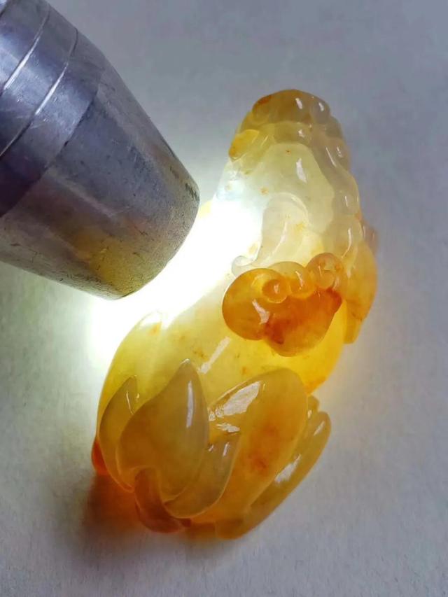 翡翠杂质与洒金,洒金翡翠知识-第9张图片-翡翠网 翡翠杂质与洒金,洒金翡翠知识-第9张图片-翡翠网