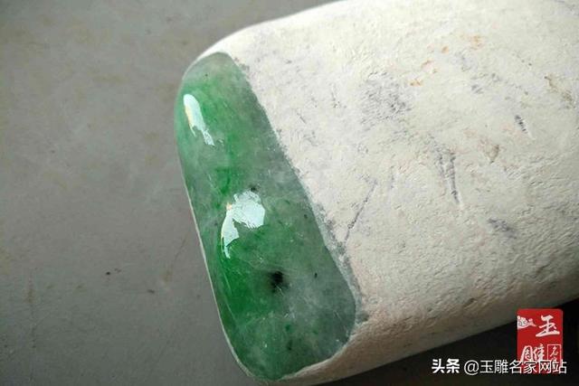 翡翠原石颜色发白是什么原因怎么翡翠原石-第2张图片-翡翠网 翡翠原石颜色发白是什么原因怎么翡翠原石-第2张图片-翡翠网