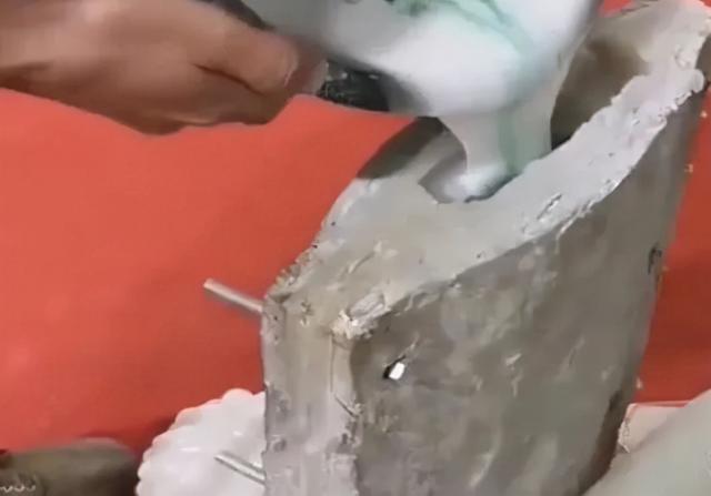 翡翠的原石在哪里,带春的翡翠原石手镯图片-第7张图片-翡翠网 翡翠的原石在哪里,带春的翡翠原石手镯图片-第7张图片-翡翠网