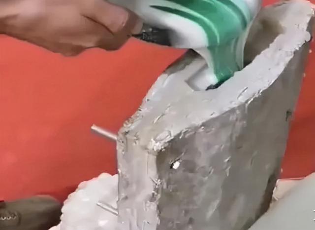 翡翠的原石在哪里,带春的翡翠原石手镯图片-第8张图片-翡翠网 翡翠的原石在哪里,带春的翡翠原石手镯图片-第8张图片-翡翠网