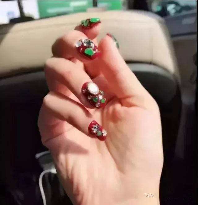 富豪故意摔翡翠手镯翟天临赔翡翠手镯-第2张图片-翡翠网 富豪故意摔翡翠手镯翟天临赔翡翠手镯-第2张图片-翡翠网