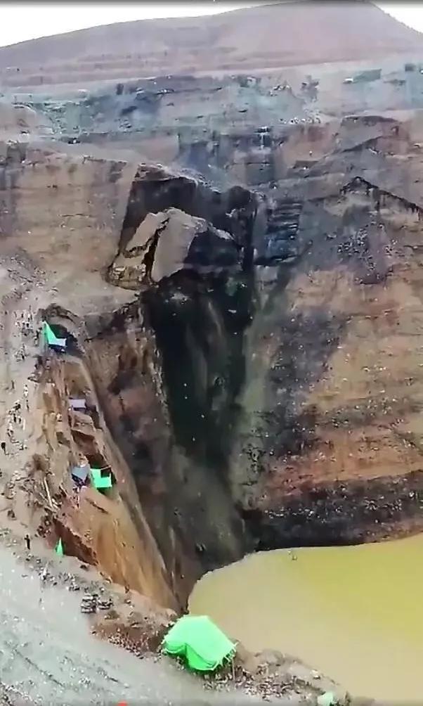 富豪故意摔翡翠手镯翟天临赔翡翠手镯-第7张图片-翡翠网 富豪故意摔翡翠手镯翟天临赔翡翠手镯-第7张图片-翡翠网