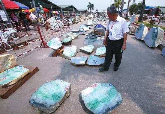 翡翠籽料原石怎么样的简单介绍-第1张图片-翡翠网 翡翠籽料原石怎么样的简单介绍-第1张图片-翡翠网