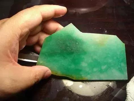 翡翠籽料原石怎么样的简单介绍-第2张图片-翡翠网 翡翠籽料原石怎么样的简单介绍-第2张图片-翡翠网