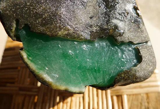 翡翠籽料原石怎么样的简单介绍-第4张图片-翡翠网 翡翠籽料原石怎么样的简单介绍-第4张图片-翡翠网