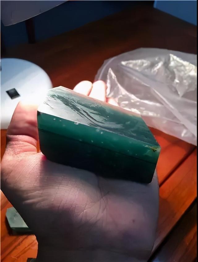 真正老蓝水翡翠,老蓝水翡翠的价格-第3张图片-翡翠网 真正老蓝水翡翠,老蓝水翡翠的价格-第3张图片-翡翠网