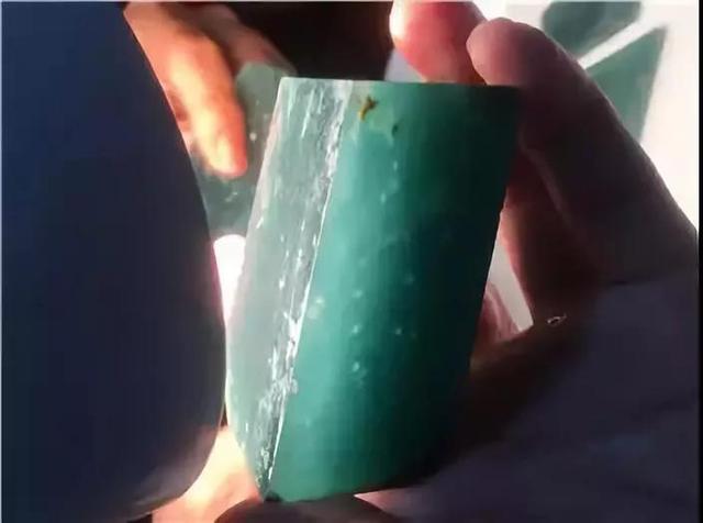 真正老蓝水翡翠,老蓝水翡翠的价格-第4张图片-翡翠网 真正老蓝水翡翠,老蓝水翡翠的价格-第4张图片-翡翠网