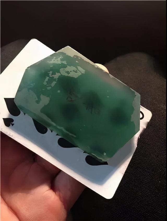 真正老蓝水翡翠,老蓝水翡翠的价格-第6张图片-翡翠网 真正老蓝水翡翠,老蓝水翡翠的价格-第6张图片-翡翠网