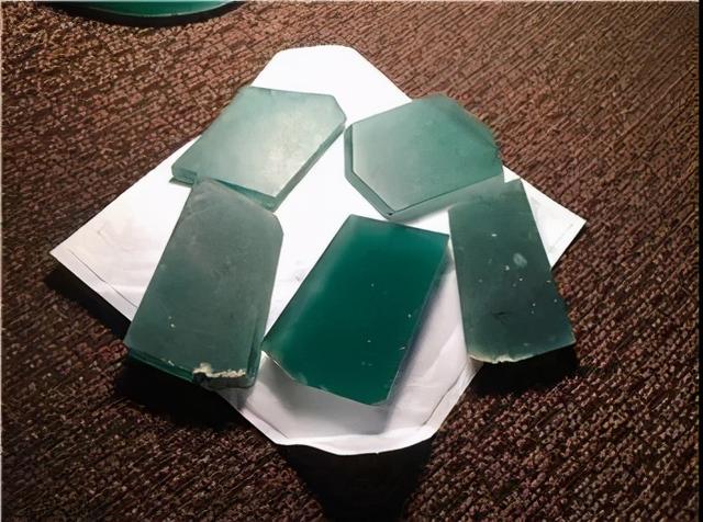 真正老蓝水翡翠,老蓝水翡翠的价格-第7张图片-翡翠网 真正老蓝水翡翠,老蓝水翡翠的价格-第7张图片-翡翠网