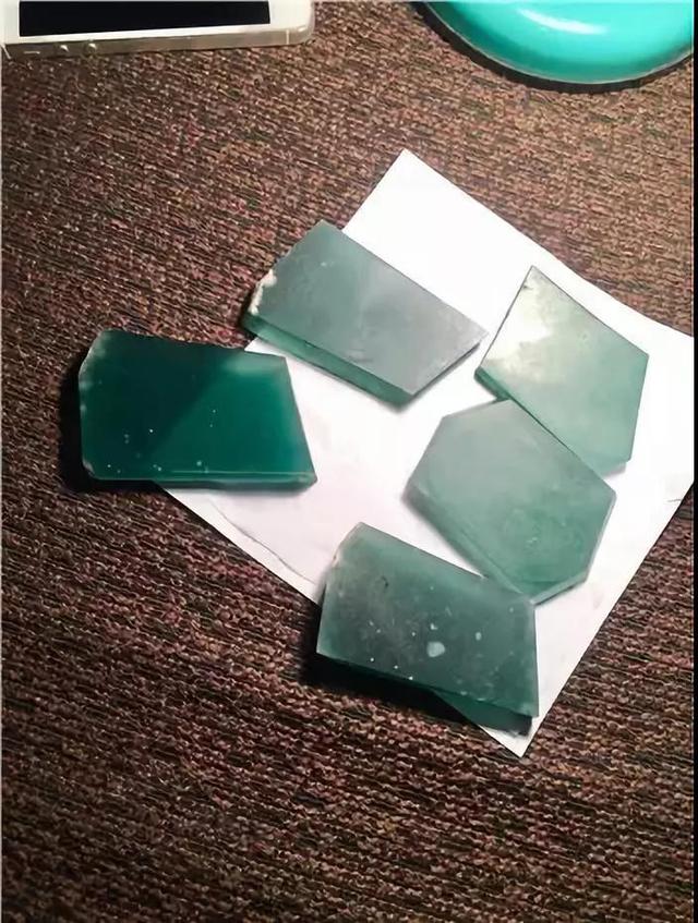 真正老蓝水翡翠,老蓝水翡翠的价格-第8张图片-翡翠网 真正老蓝水翡翠,老蓝水翡翠的价格-第8张图片-翡翠网