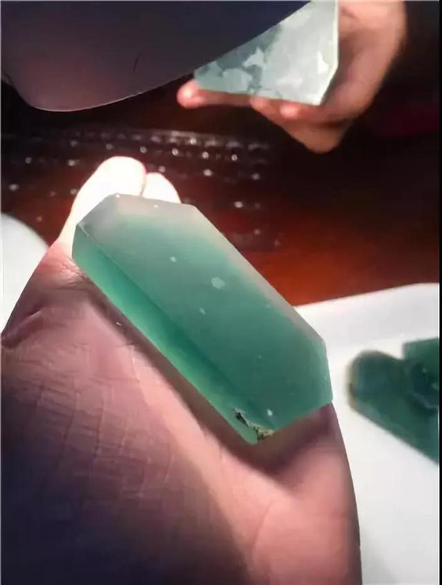 真正老蓝水翡翠,老蓝水翡翠的价格-第9张图片-翡翠网 真正老蓝水翡翠,老蓝水翡翠的价格-第9张图片-翡翠网