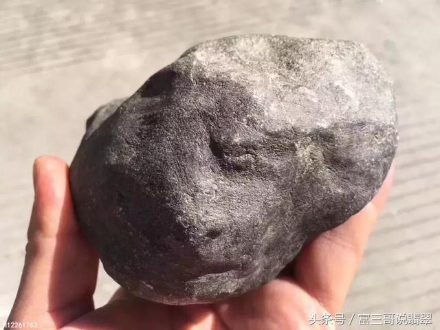 美美的翡翠原石,翡翠原石技巧-第3张图片-翡翠网