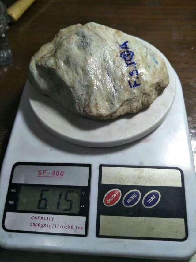 果冻种翡翠原石,怎么看翡翠原石的种-第1张图片-翡翠网 果冻种翡翠原石,怎么看翡翠原石的种-第1张图片-翡翠网