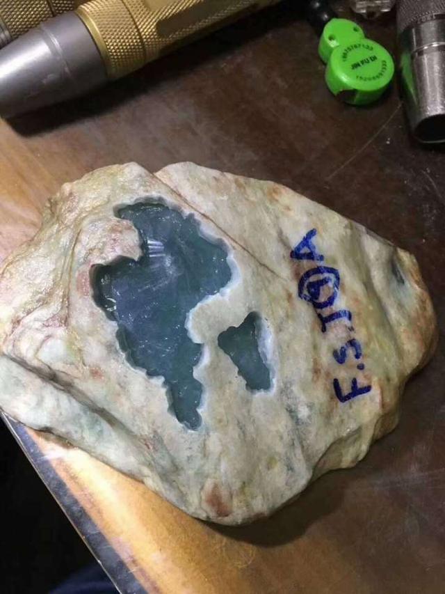 果冻种翡翠原石,怎么看翡翠原石的种-第4张图片-翡翠网 果冻种翡翠原石,怎么看翡翠原石的种-第4张图片-翡翠网