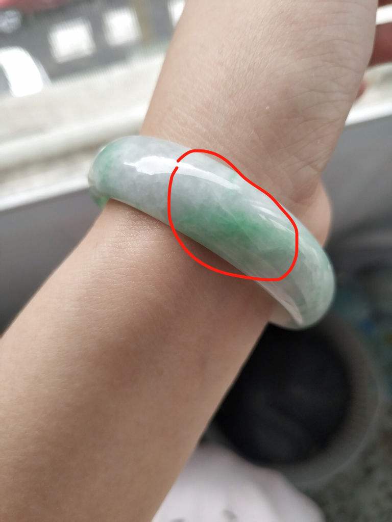 新买的翡翠手镯有裂纹怎么办翡翠手镯哪里鉴定裂纹-第2张图片-翡翠网 新买的翡翠手镯有裂纹怎么办翡翠手镯哪里鉴定裂纹-第2张图片-翡翠网
