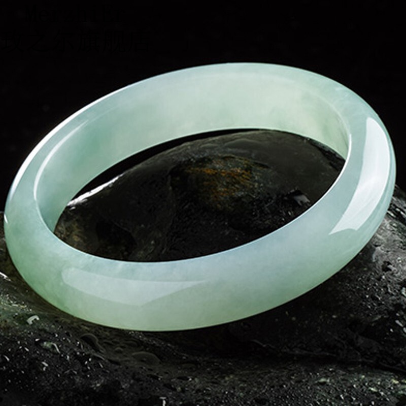 翡翠阳绿手镯的价格冰种阳绿色翡翠手镯的价格-第1张图片-翡翠网 翡翠阳绿手镯的价格冰种阳绿色翡翠手镯的价格-第1张图片-翡翠网