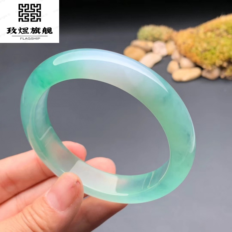 翡翠阳绿手镯的价格冰种阳绿色翡翠手镯的价格-第2张图片-翡翠网 翡翠阳绿手镯的价格冰种阳绿色翡翠手镯的价格-第2张图片-翡翠网