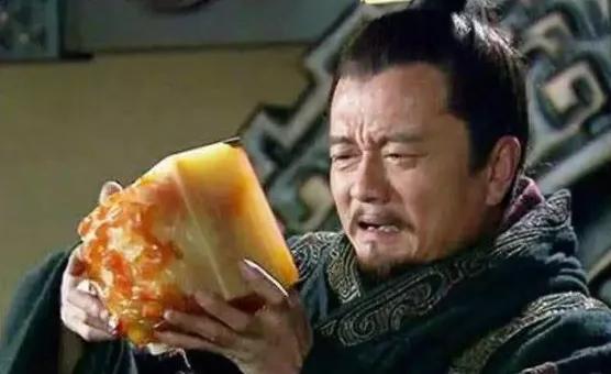 翡翠原石是什么样的坑,新坑翡翠原石-第1张图片-翡翠网 翡翠原石是什么样的坑,新坑翡翠原石-第1张图片-翡翠网