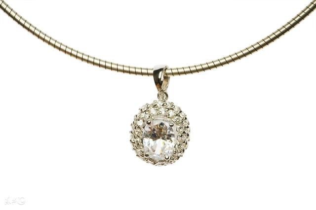 鸡蛋黄翡翠手镯图片,木哪几种皮壳最老-第3张图片-翡翠网 鸡蛋黄翡翠手镯图片,木哪几种皮壳最老-第3张图片-翡翠网