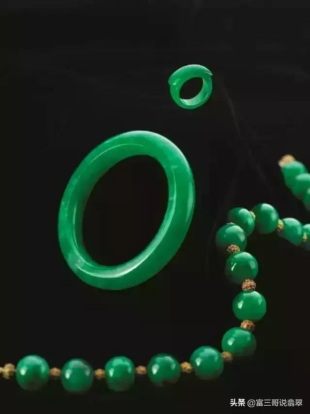 十大翡翠玉镯品牌翡翠手镯5个品牌-第2张图片-翡翠网 十大翡翠玉镯品牌翡翠手镯5个品牌-第2张图片-翡翠网