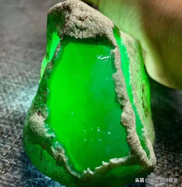 十大翡翠玉镯品牌翡翠手镯5个品牌-第6张图片-翡翠网 十大翡翠玉镯品牌翡翠手镯5个品牌-第6张图片-翡翠网