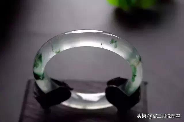 十大翡翠玉镯品牌翡翠手镯5个品牌-第7张图片-翡翠网 十大翡翠玉镯品牌翡翠手镯5个品牌-第7张图片-翡翠网