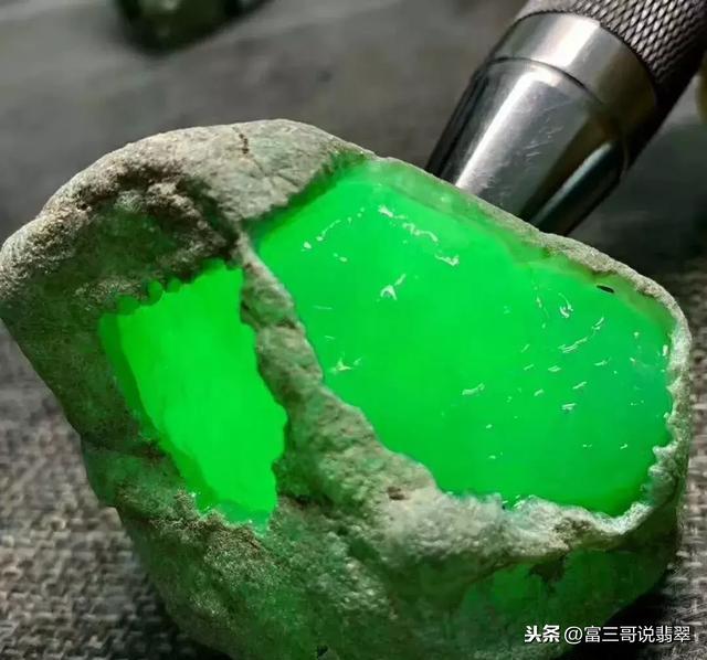 十大翡翠玉镯品牌翡翠手镯5个品牌-第16张图片-翡翠网 十大翡翠玉镯品牌翡翠手镯5个品牌-第16张图片-翡翠网