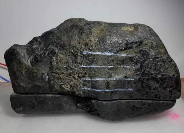 翡翠原石的价位,购买翡翠原石遇难-第1张图片-翡翠网 翡翠原石的价位,购买翡翠原石遇难-第1张图片-翡翠网