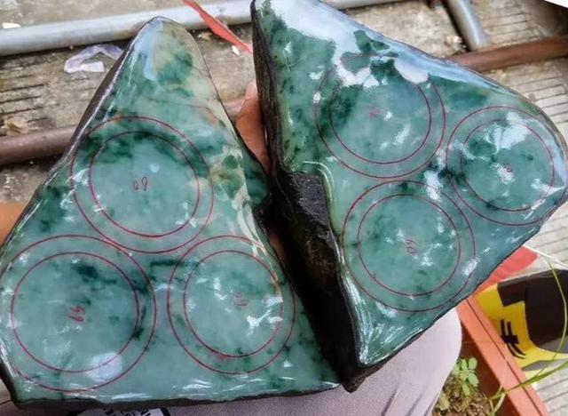 翡翠原石的价位,购买翡翠原石遇难-第2张图片-翡翠网 翡翠原石的价位,购买翡翠原石遇难-第2张图片-翡翠网