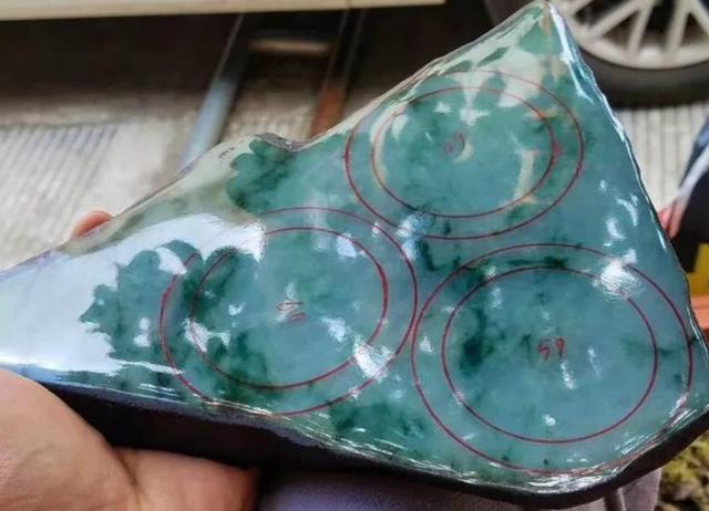 翡翠原石的价位,购买翡翠原石遇难-第3张图片-翡翠网 翡翠原石的价位,购买翡翠原石遇难-第3张图片-翡翠网