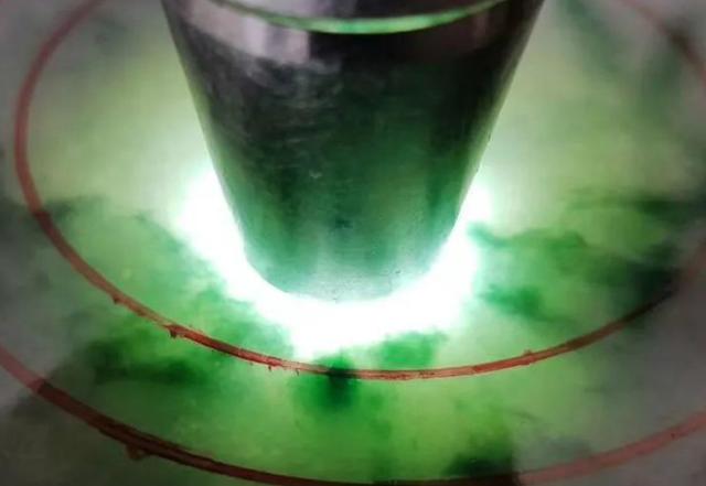 翡翠原石的价位,购买翡翠原石遇难-第5张图片-翡翠网 翡翠原石的价位,购买翡翠原石遇难-第5张图片-翡翠网