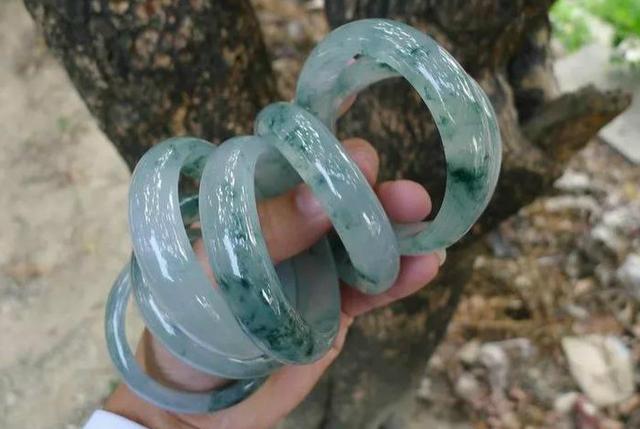 翡翠原石的价位,购买翡翠原石遇难-第6张图片-翡翠网 翡翠原石的价位,购买翡翠原石遇难-第6张图片-翡翠网