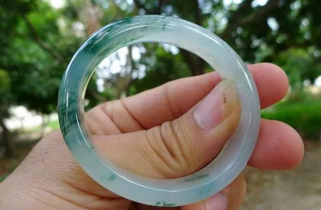 翡翠原石的价位,购买翡翠原石遇难-第7张图片-翡翠网 翡翠原石的价位,购买翡翠原石遇难-第7张图片-翡翠网