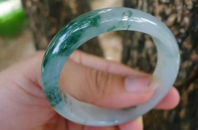 翡翠原石的价位,购买翡翠原石遇难-第8张图片-翡翠网 翡翠原石的价位,购买翡翠原石遇难-第8张图片-翡翠网