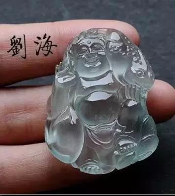 翡翠寓意知识讲解女人戴翡翠手镯的寓意-第5张图片-翡翠网