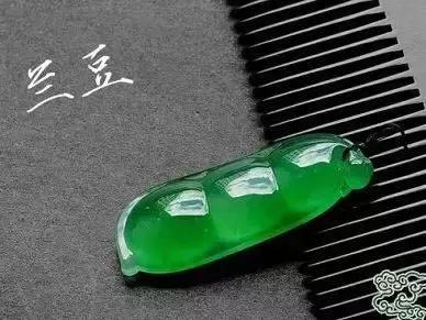 翡翠寓意知识讲解女人戴翡翠手镯的寓意-第60张图片-翡翠网