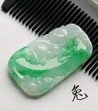 翡翠寓意知识讲解女人戴翡翠手镯的寓意-第62张图片-翡翠网