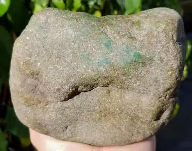 木那翡翠原石皮壳的特点,翡翠原石皮壳种类-第6张图片-翡翠网 木那翡翠原石皮壳的特点,翡翠原石皮壳种类-第6张图片-翡翠网