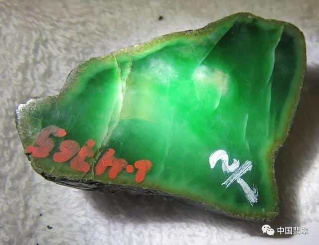 翡翠赌石专业书籍翡翠毛料赌石知识的书-第5张图片-翡翠网 翡翠赌石专业书籍翡翠毛料赌石知识的书-第5张图片-翡翠网