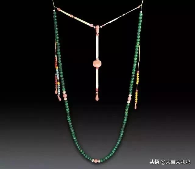 龙钩翡翠价格,龙牌适合什么生肖人戴-第5张图片-翡翠网 龙钩翡翠价格,龙牌适合什么生肖人戴-第5张图片-翡翠网