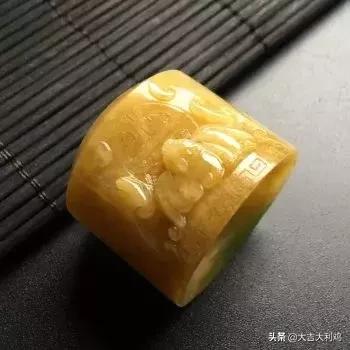 龙钩翡翠价格,龙牌适合什么生肖人戴-第9张图片-翡翠网 龙钩翡翠价格,龙牌适合什么生肖人戴-第9张图片-翡翠网