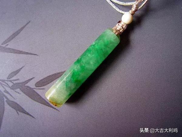 龙钩翡翠价格,龙牌适合什么生肖人戴-第10张图片-翡翠网 龙钩翡翠价格,龙牌适合什么生肖人戴-第10张图片-翡翠网