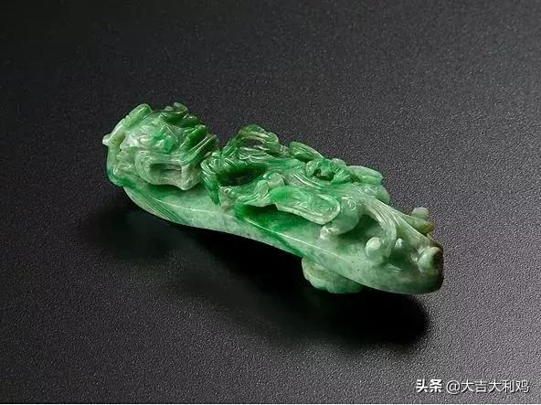 龙钩翡翠价格,龙牌适合什么生肖人戴-第11张图片-翡翠网 龙钩翡翠价格,龙牌适合什么生肖人戴-第11张图片-翡翠网