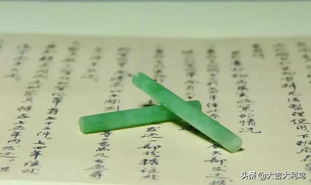 龙钩翡翠价格,龙牌适合什么生肖人戴-第13张图片-翡翠网 龙钩翡翠价格,龙牌适合什么生肖人戴-第13张图片-翡翠网